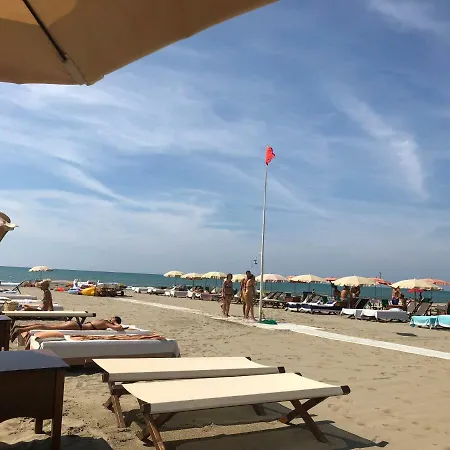 Allende In Dei Marmi Feriehus